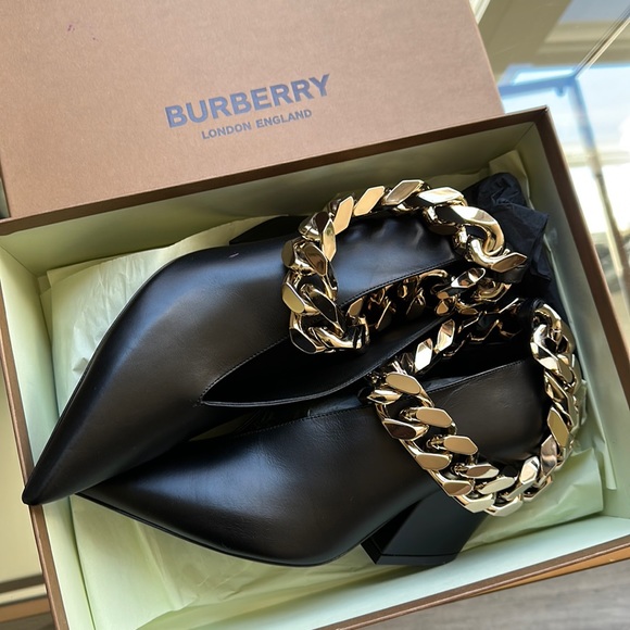 Authentic Burberry shoes - Picture 8 of 16